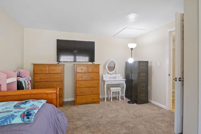 41 Friar Tuck Way, Wolfeboro, NH 03894