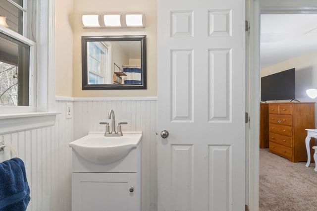 41 Friar Tuck Way, Wolfeboro, NH 03894
