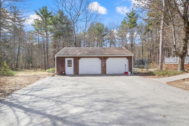 41 Friar Tuck Way, Wolfeboro, NH 03894