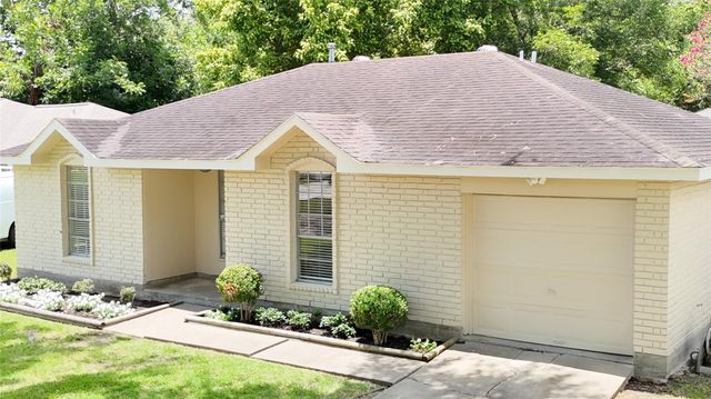 110 Stratmore Drive, Friendswood, TX 77546