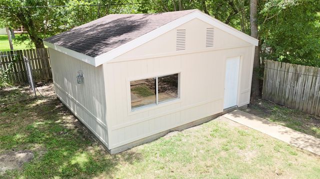 110 Stratmore Drive, Friendswood, TX 77546