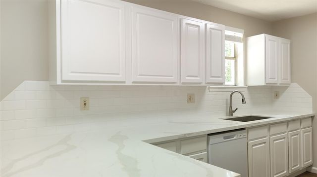 110 Stratmore Drive, Friendswood, TX 77546