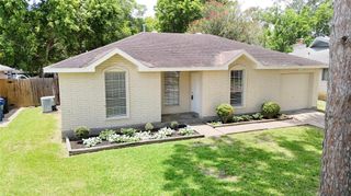 110 Stratmore Drive, Friendswood, TX 77546