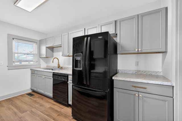 206 Jefferson St, Fayetteville, TN 37334