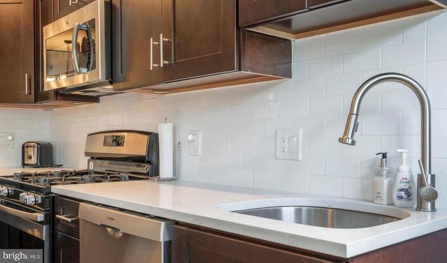 34 MAPLE ST, Conshohocken, PA 19428