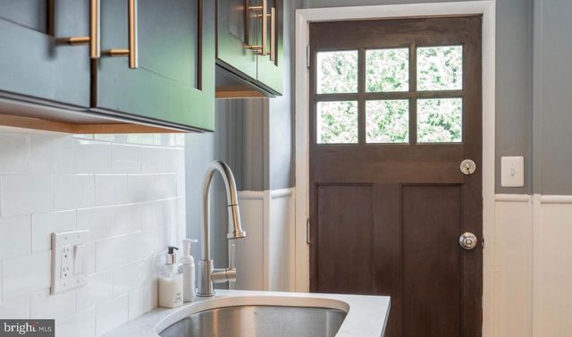 34 MAPLE ST, Conshohocken, PA 19428