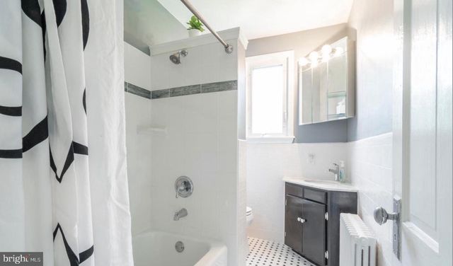 34 MAPLE ST, Conshohocken, PA 19428