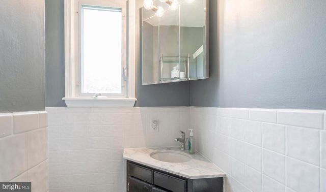 34 MAPLE ST, Conshohocken, PA 19428