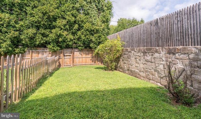 34 MAPLE ST, Conshohocken, PA 19428