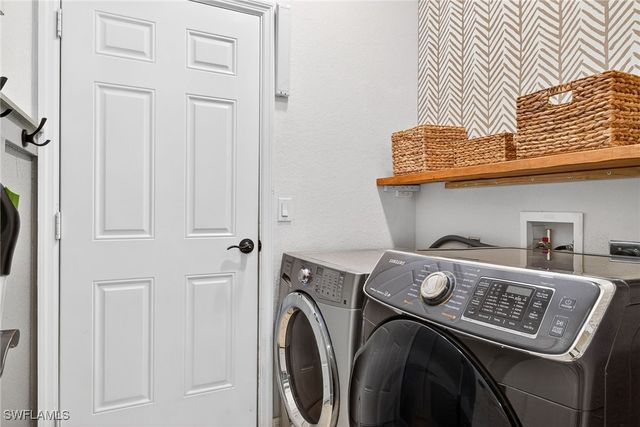 9530 Roundstone CIR, Fort Myers, FL 33967