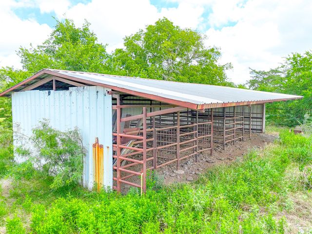 6222 SW County Rd 0050, Corsicana, TX 75110