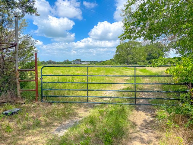 6222 SW County Rd 0050, Corsicana, TX 75110