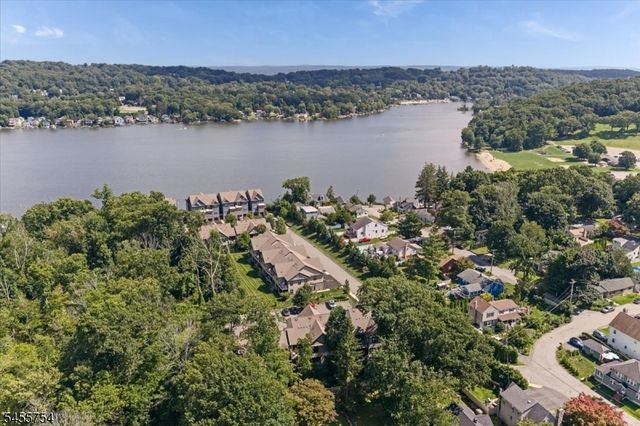 103 Mariners Pointe, Hopatcong Boro, NJ 07843