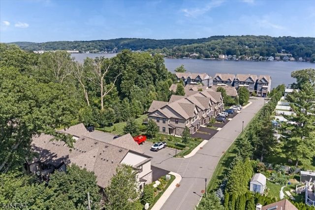 103 Mariners Pointe, Hopatcong Boro, NJ 07843