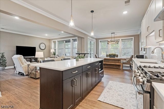 103 Mariners Pointe, Hopatcong Boro, NJ 07843