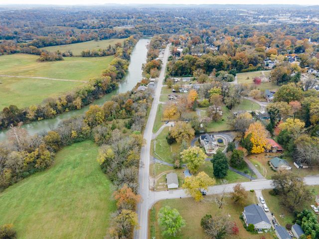 1013 Riverside Dr, Columbia, TN 38401