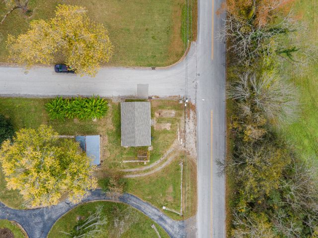 1013 Riverside Dr, Columbia, TN 38401