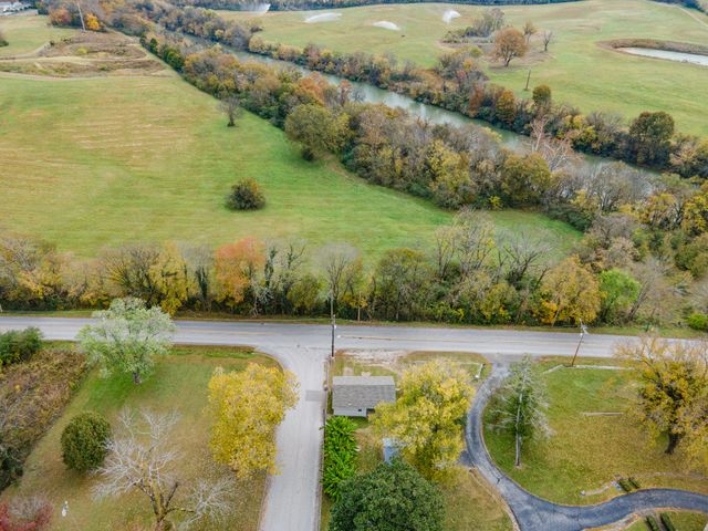 1013 Riverside Dr, Columbia, TN 38401