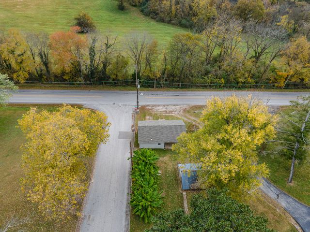 1013 Riverside Dr, Columbia, TN 38401