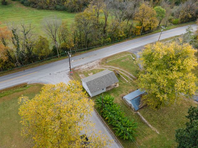 1013 Riverside Dr, Columbia, TN 38401