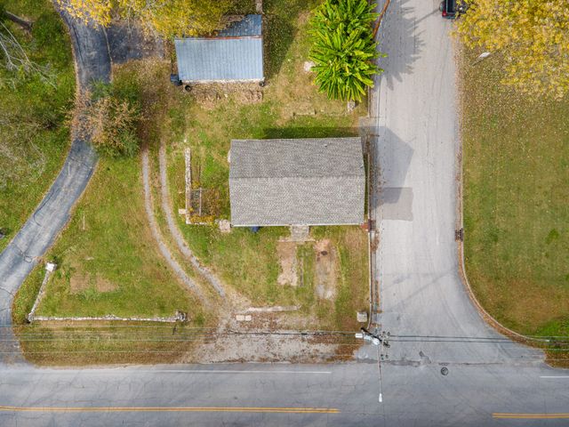 1013 Riverside Dr, Columbia, TN 38401