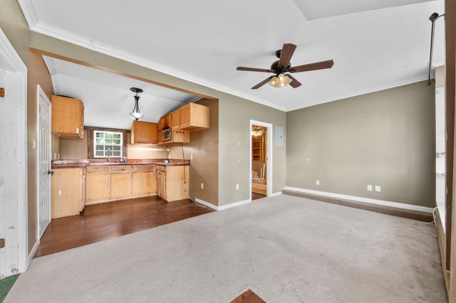 1013 Riverside Dr, Columbia, TN 38401