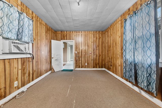 1013 Riverside Dr, Columbia, TN 38401