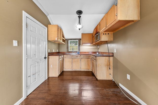 1013 Riverside Dr, Columbia, TN 38401