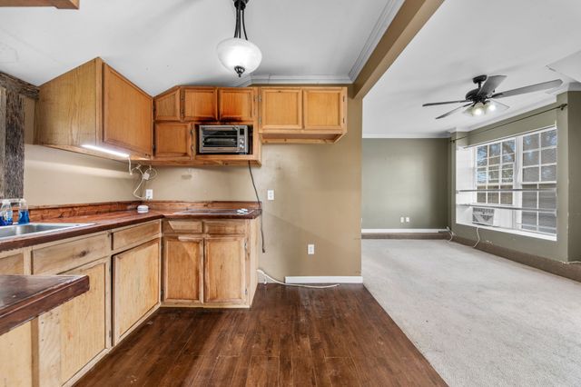 1013 Riverside Dr, Columbia, TN 38401