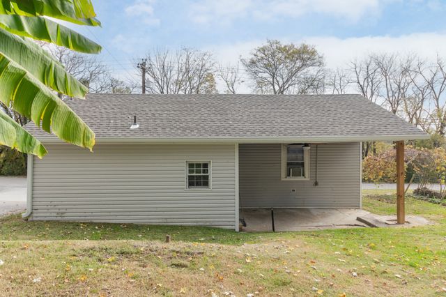 1013 Riverside Dr, Columbia, TN 38401