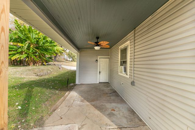 1013 Riverside Dr, Columbia, TN 38401