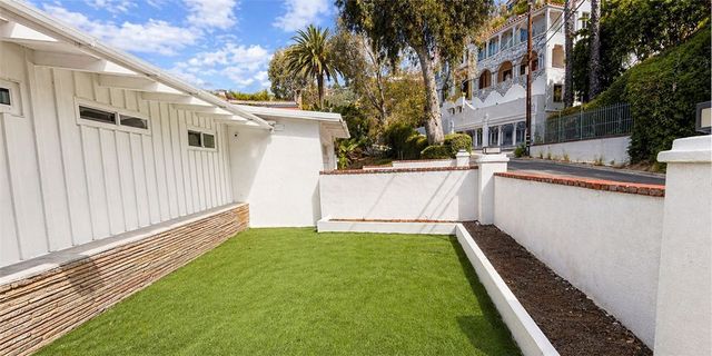 8428 Hollywood, West Hollywood, CA 90069