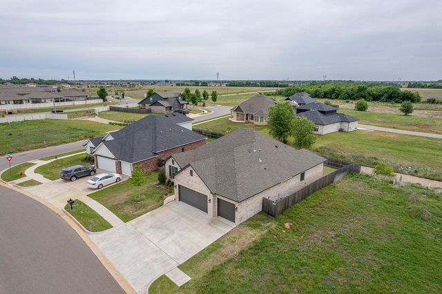 4604 Bermuda Drive, Mustang, OK 73064