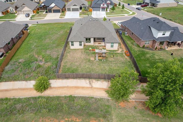 4604 Bermuda Drive, Mustang, OK 73064