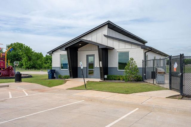 4604 Bermuda Drive, Mustang, OK 73064