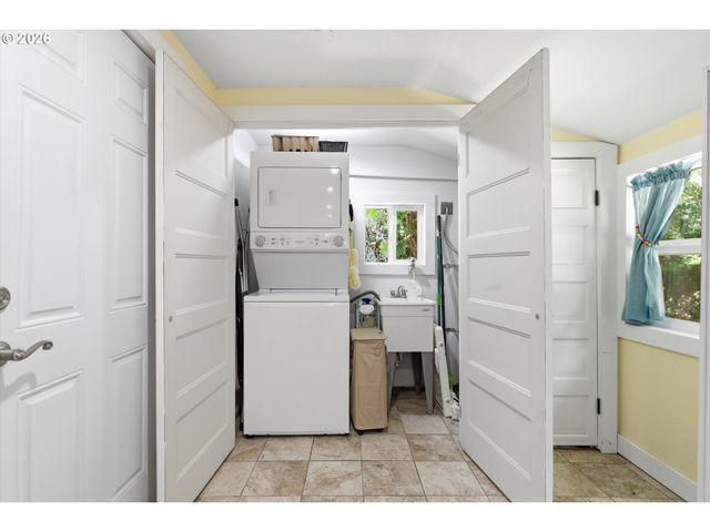 13903 REDLAND Rd, Oregon City, OR 97045