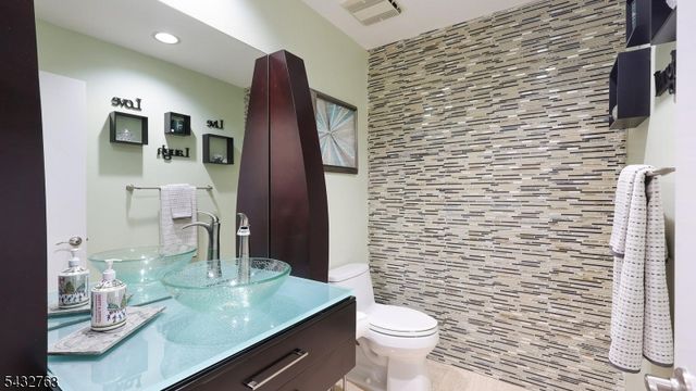 17 Nottingham Way, Warren Twp., NJ 07059