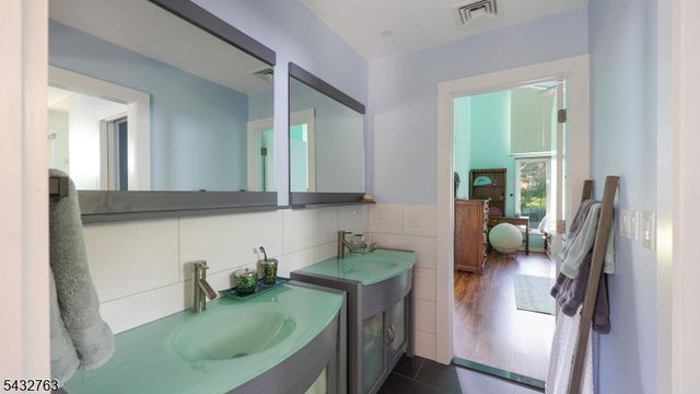 17 Nottingham Way, Warren Twp., NJ 07059