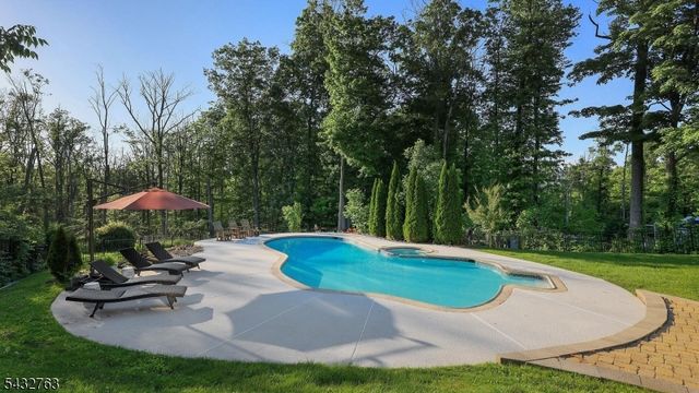 17 Nottingham Way, Warren Twp., NJ 07059