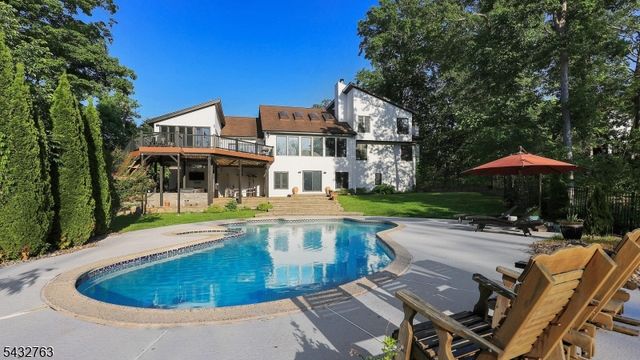 17 Nottingham Way, Warren Twp., NJ 07059