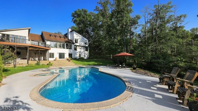 17 Nottingham Way, Warren Twp., NJ 07059