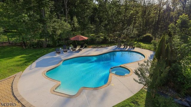 17 Nottingham Way, Warren Twp., NJ 07059