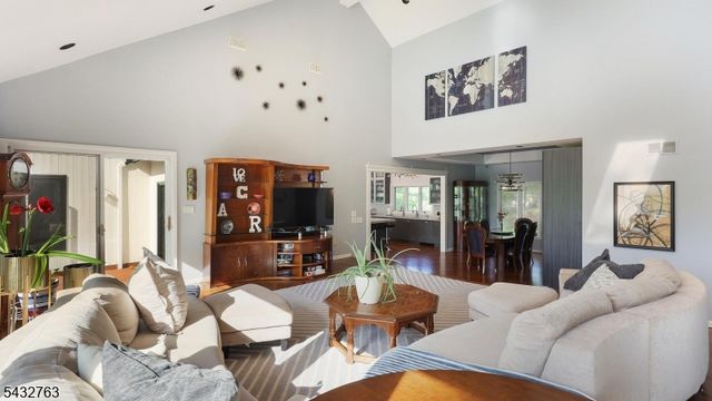 17 Nottingham Way, Warren Twp., NJ 07059