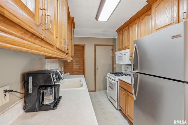 3900 28TH Street, Rock Island, IL 61201