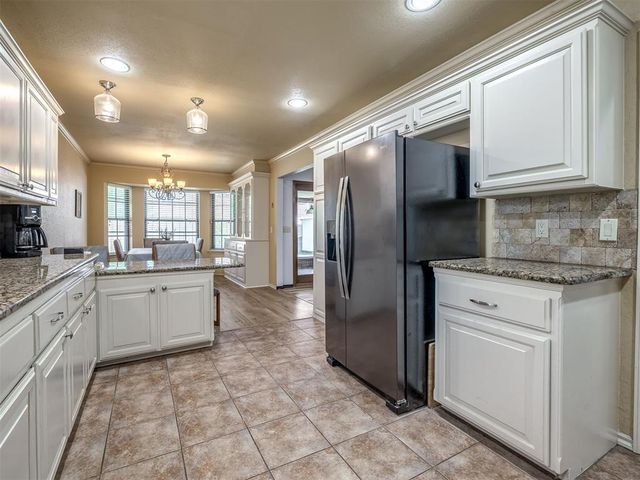 8201 Willow Creek Boulevard, Oklahoma City, OK 73162