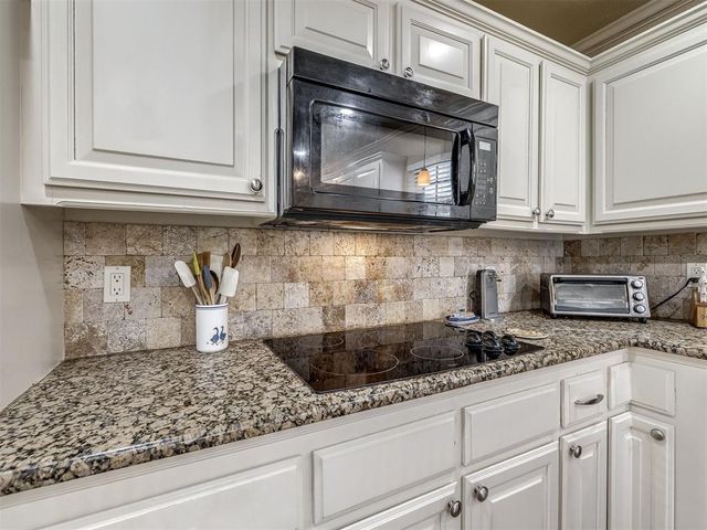 8201 Willow Creek Boulevard, Oklahoma City, OK 73162