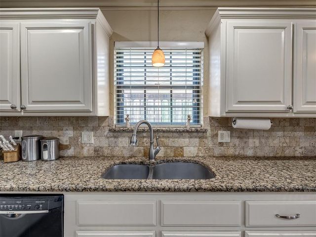 8201 Willow Creek Boulevard, Oklahoma City, OK 73162