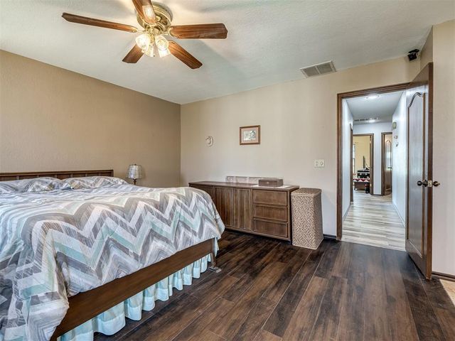 8201 Willow Creek Boulevard, Oklahoma City, OK 73162