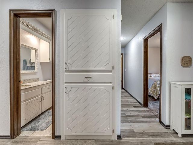 8201 Willow Creek Boulevard, Oklahoma City, OK 73162