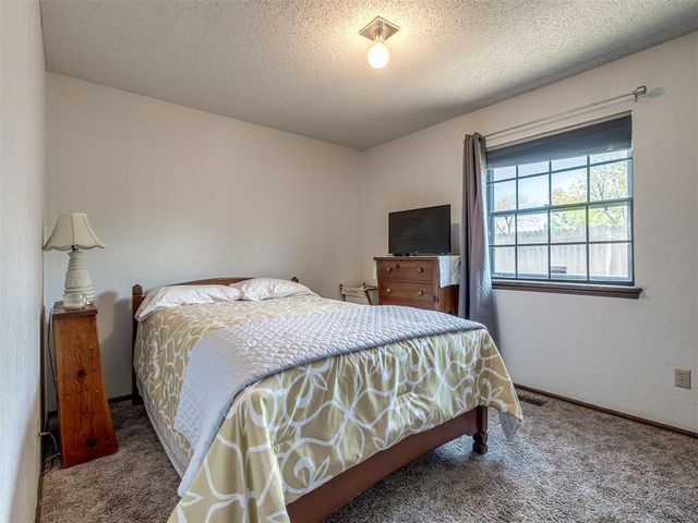 8201 Willow Creek Boulevard, Oklahoma City, OK 73162